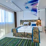 Diamond Rain Boutique 4*