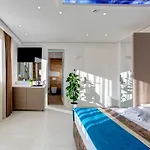 Hotel Diamond Rain Boutique