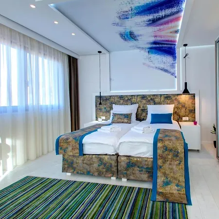 Diamond Rain Boutique 4*