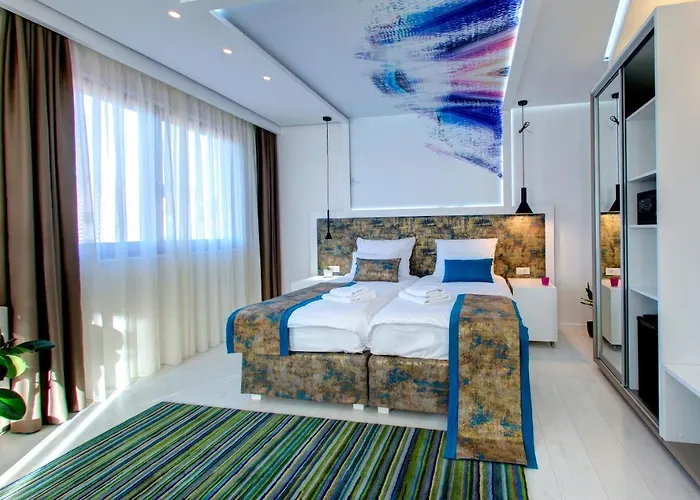 Diamond Rain Boutique 4*